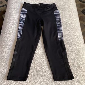 FREE 2 BE workout capris size small